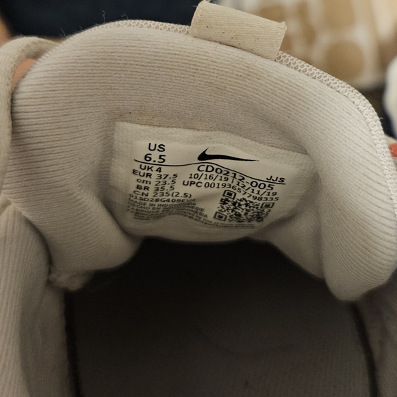 Nike Women's Legend Essential Vast Grey Fire Pink Size 6.5 CD0212 005 - Picture 10 of 10